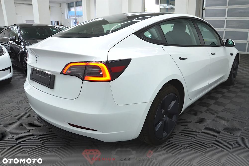 Tesla Model 3 - 8