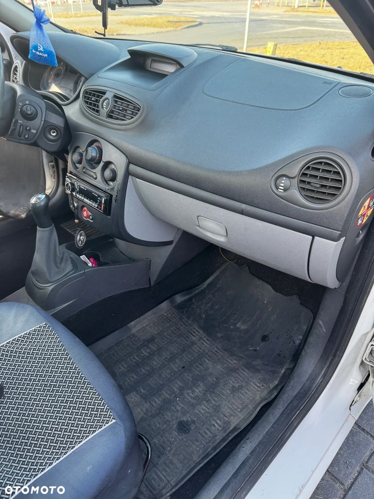 Renault Clio - 18