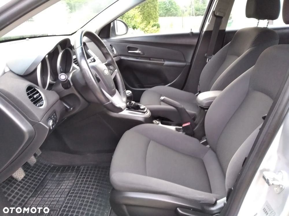 Chevrolet Cruze 1.6 LS - 29