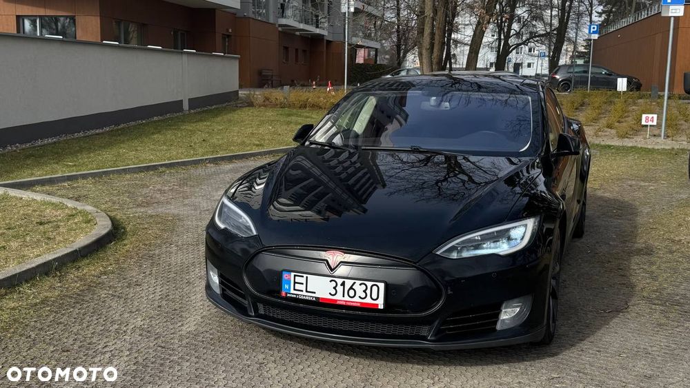 Tesla Model S - 7