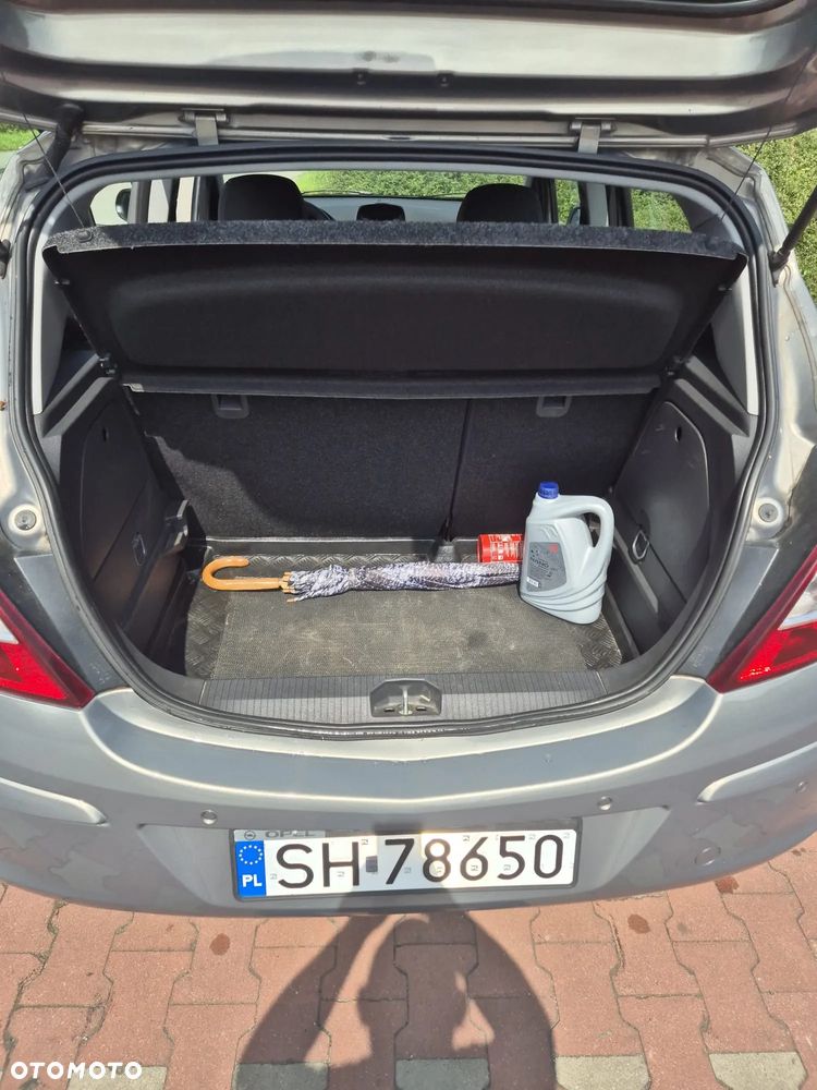 Opel Corsa 1.4 16V Cosmo - 5