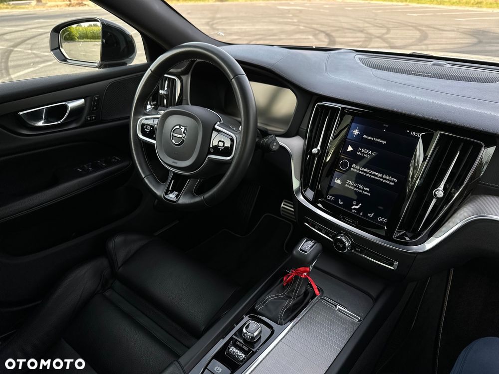 Volvo V60 D4 R-Design - 19