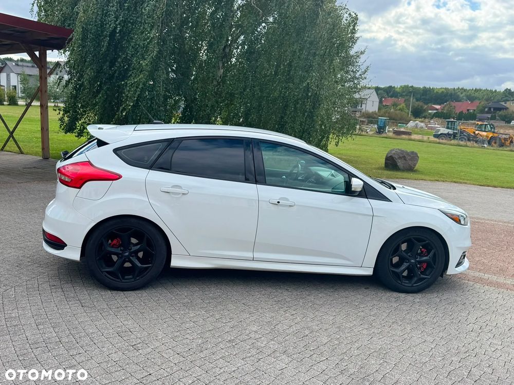 Ford Focus 2.0 EcoBoost ST - 24