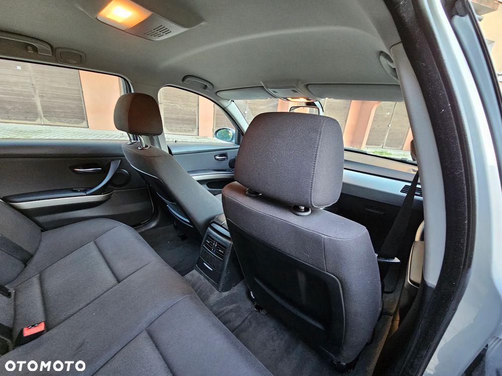 BMW Seria 3 318i - 24