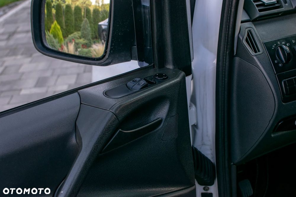 Mercedes-Benz VITO 122 - 32