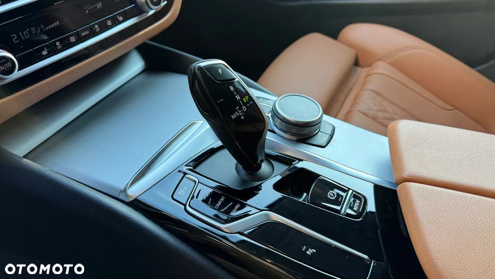 BMW Seria 5 520d Sport Line - 30