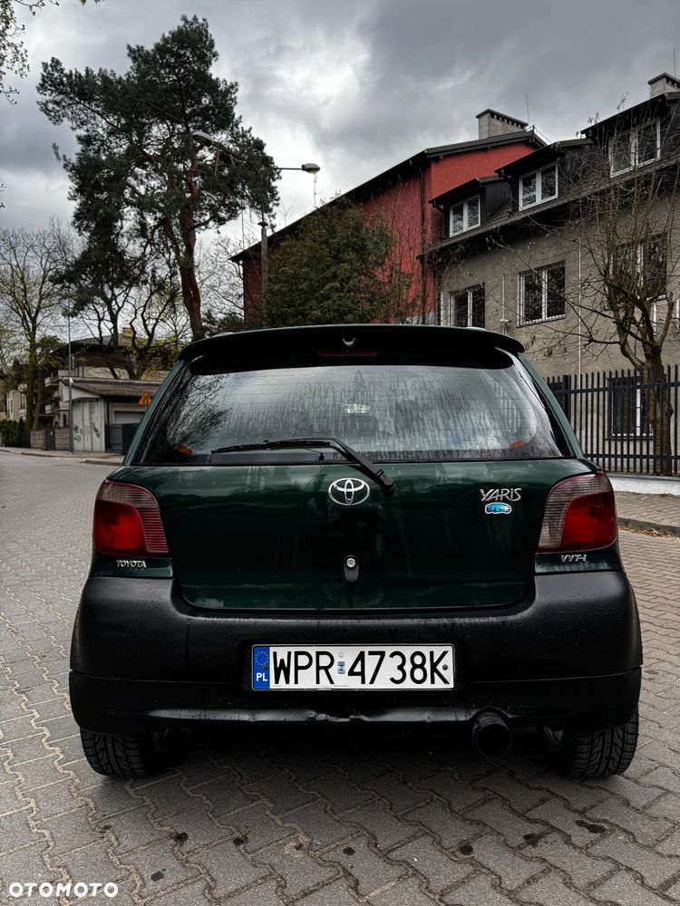 Toyota Yaris 1.0 Base - 2