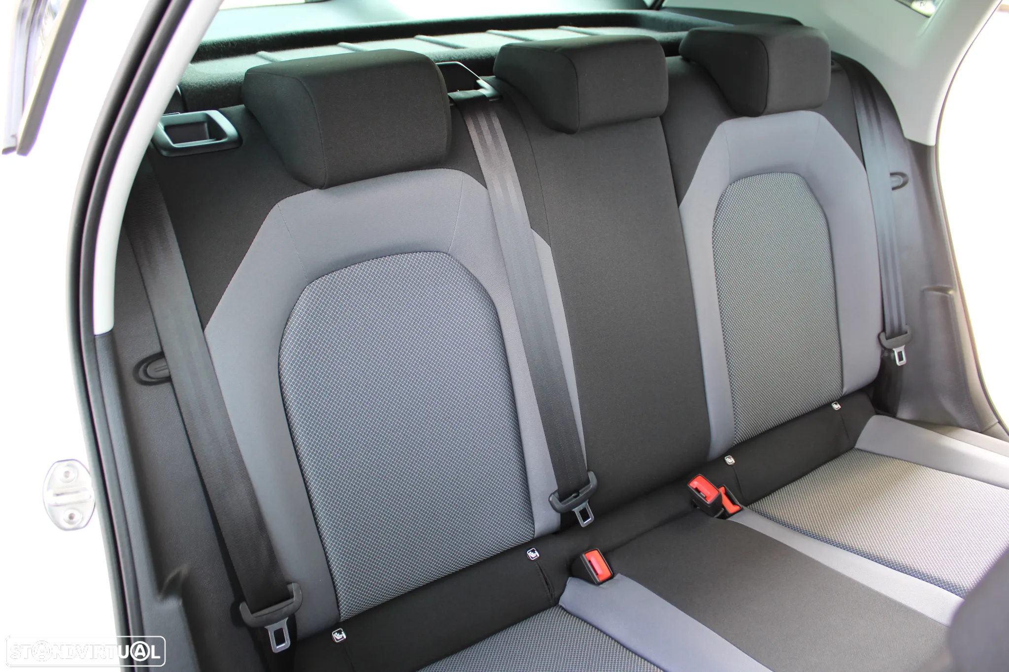 SEAT Arona 1.0 TSI Xcellence - 32