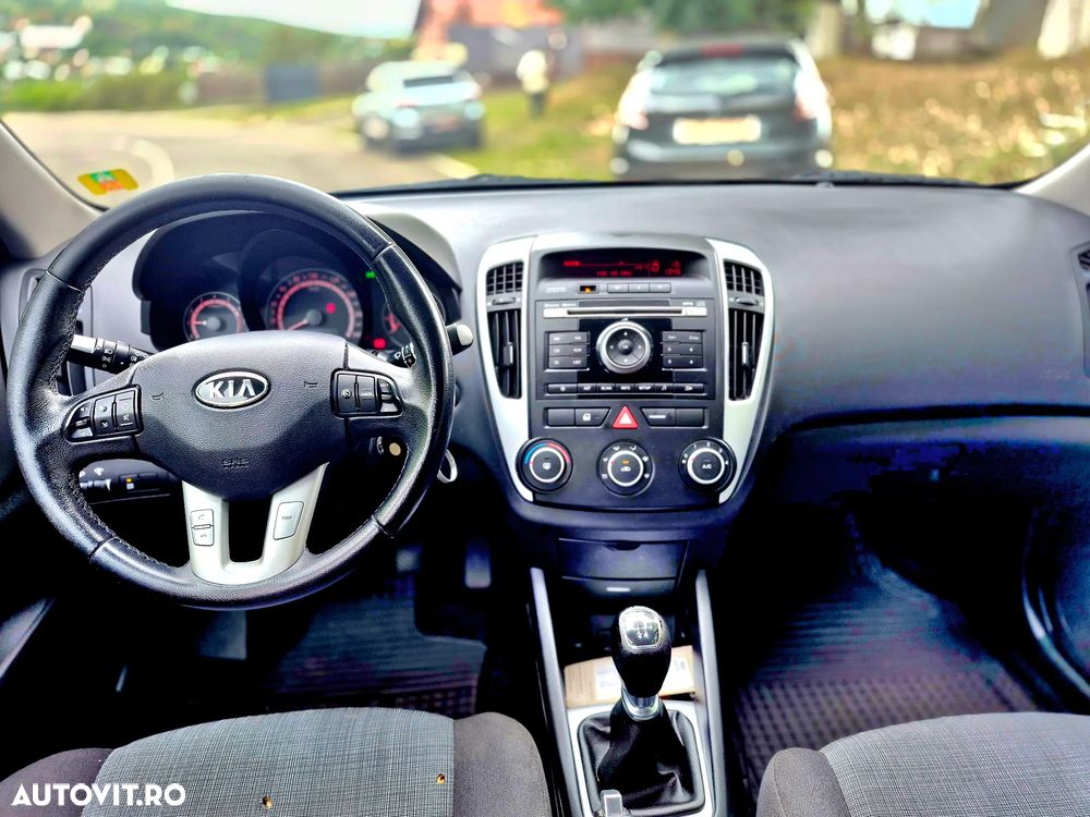 Kia Ceed 1.6 GDI Dream Team Edition - 4