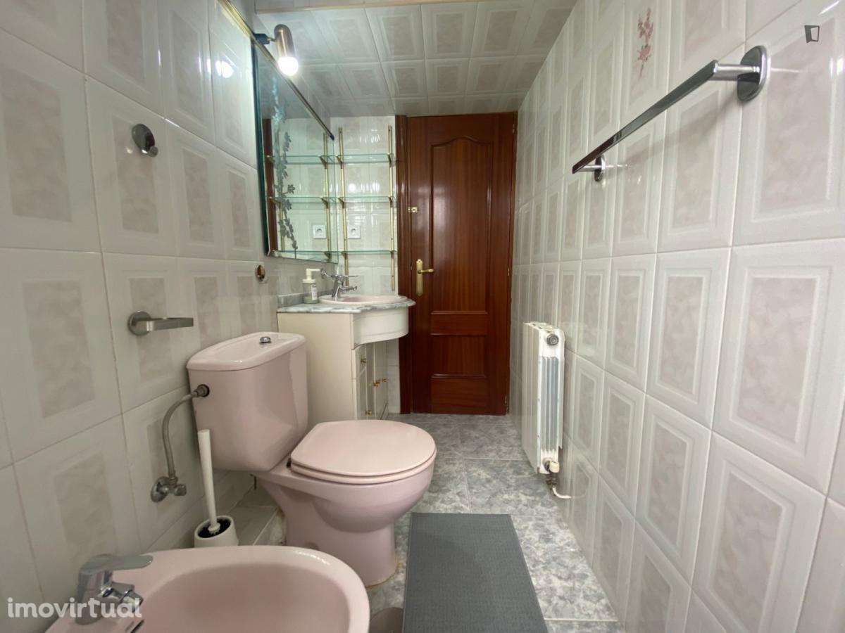 Quarto - localizado em Roma-Areeiro Lisbon - Grande imagem: 2/20