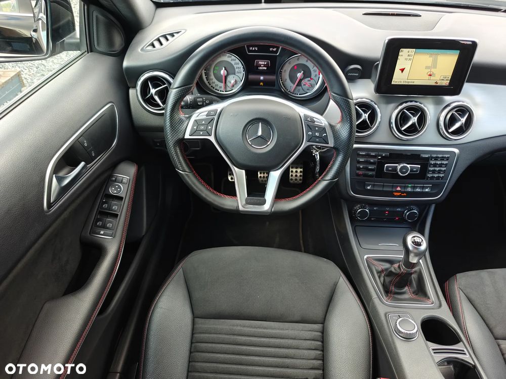 Mercedes-Benz GLA 200 AMG Line - 10