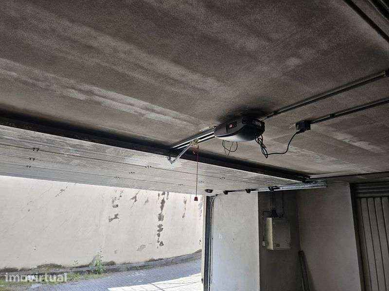 Garagem independente. - Grande imagem: 3/4