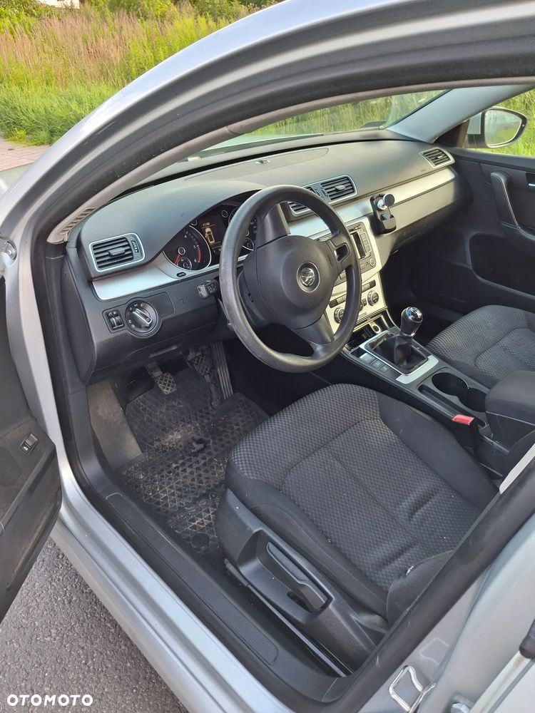 Volkswagen Passat 2.0 TDI DPF BlueMotion Technology Trendline - 5