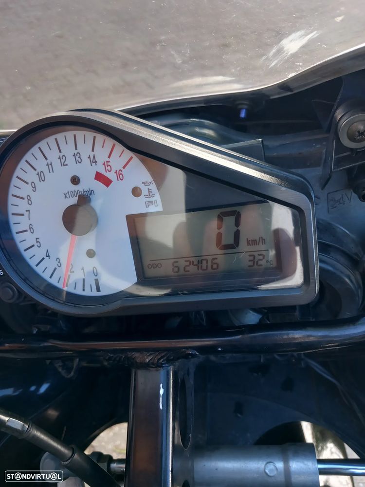 Suzuki GSX-R K1 - 10