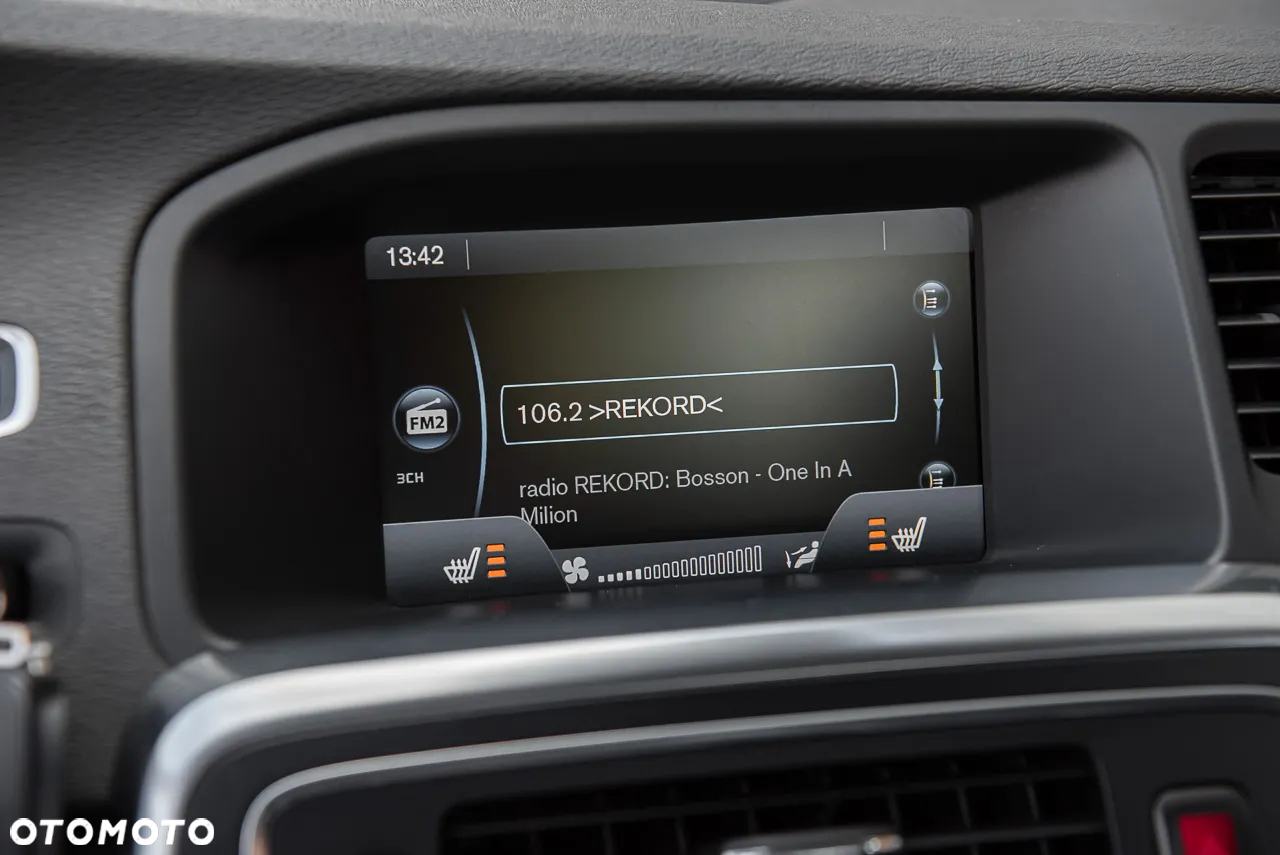 Volvo S60 D3 R-Design - 23