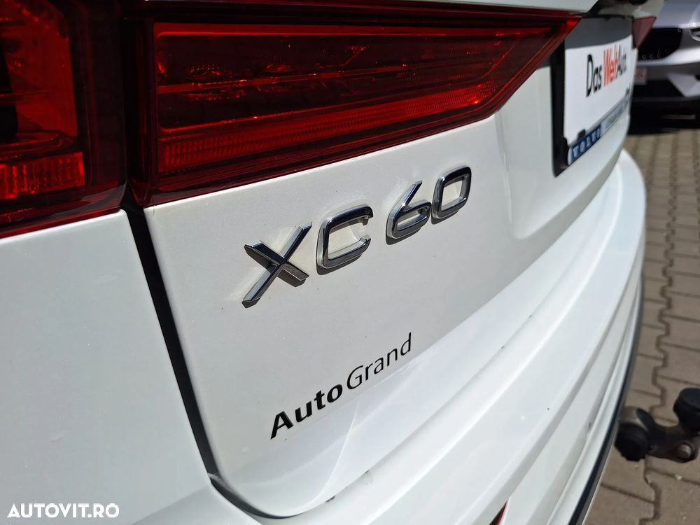 Volvo XC 60 B4 MHEV AT AWD Plus Dark - 39