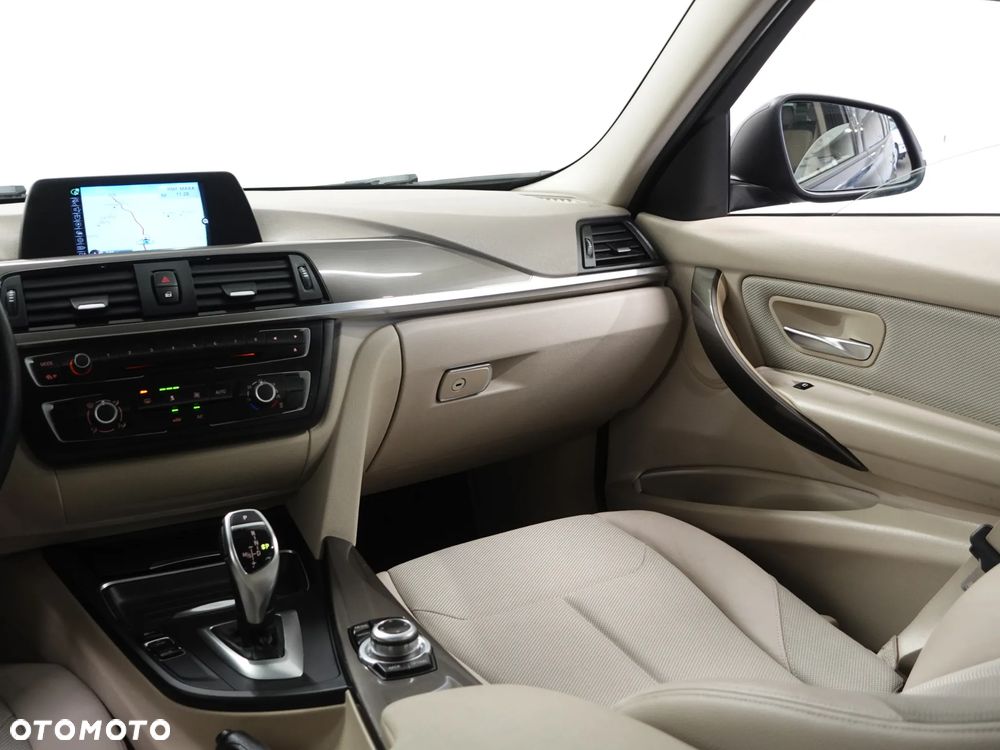 BMW Seria 3 320d xDrive Modern Line - 35