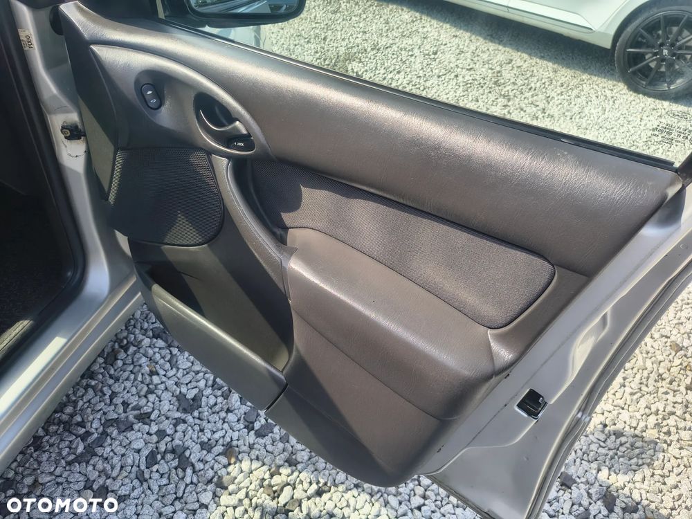 Ford Focus 1.6 Futura - 27