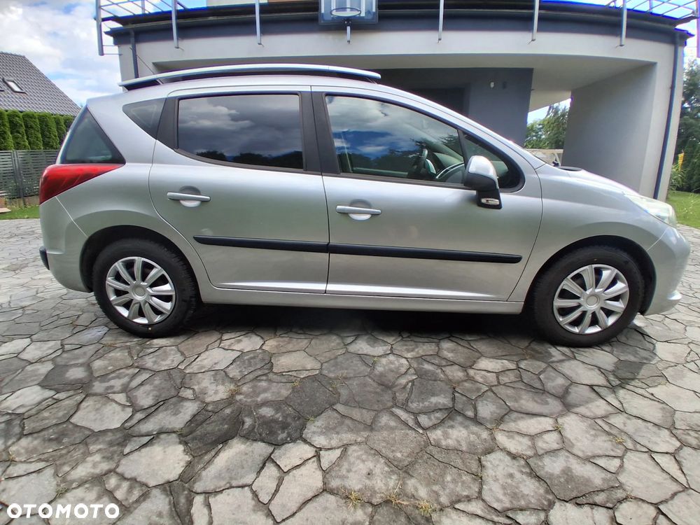 Peugeot 207 - 8