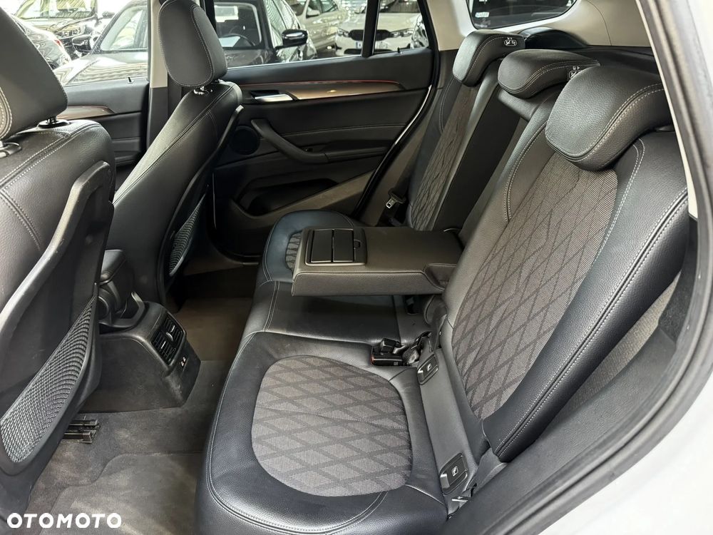 BMW X1 sDrive18i GPF xLine - 13