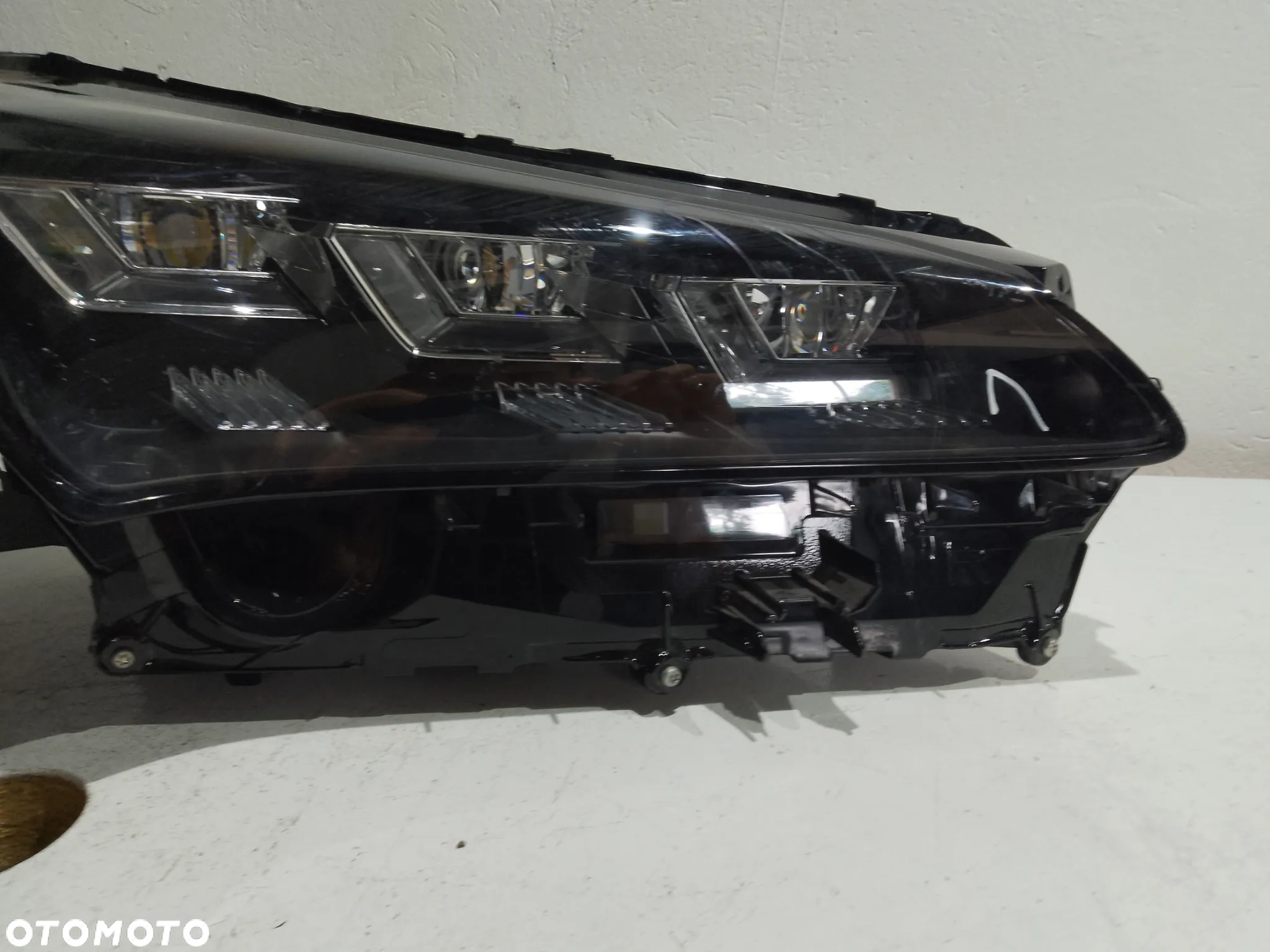 lampa przednia prawa LEXUS NX 200t 300 300h z1 2014-2021r - 4