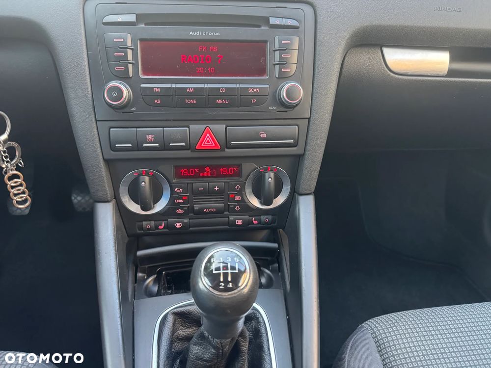 Audi A3 3-drzwiowe 1.6 Ambition - 9