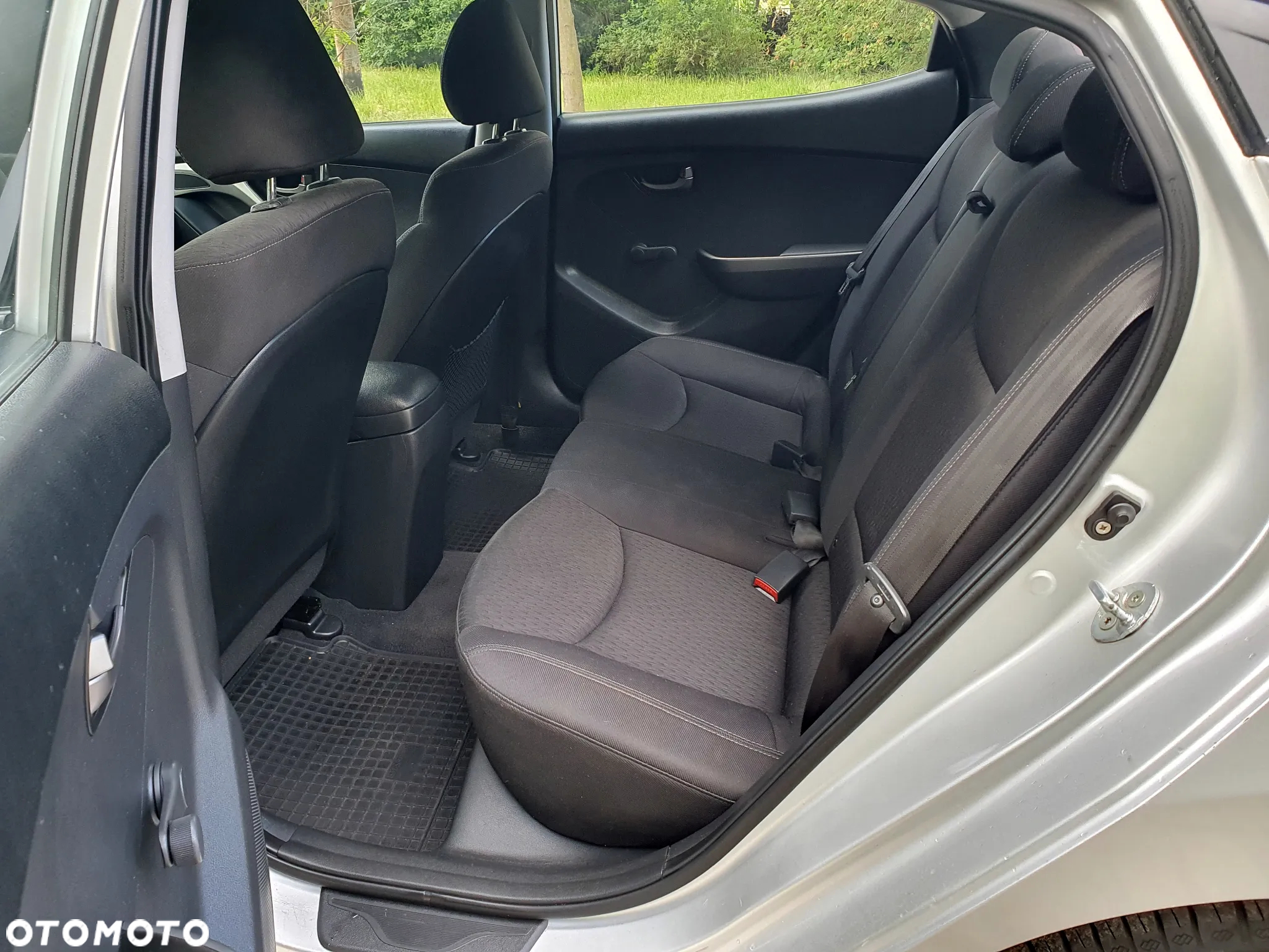 Hyundai Elantra 1.6 Classic + - 11