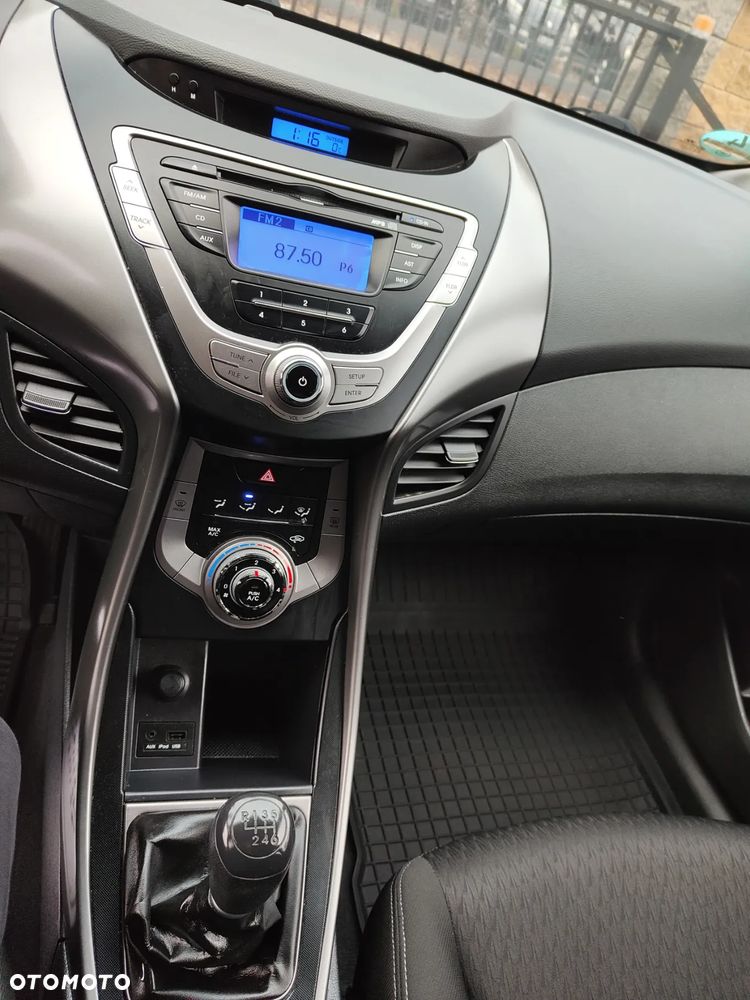 Hyundai Elantra 1.6 Comfort - 20