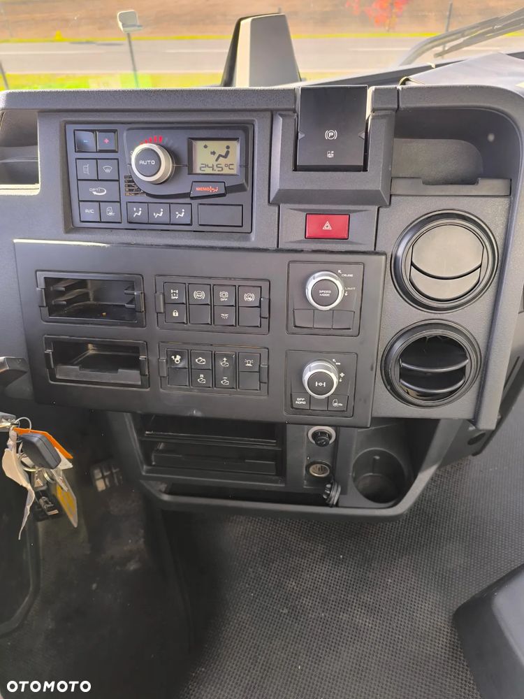 Renault C480 - 10