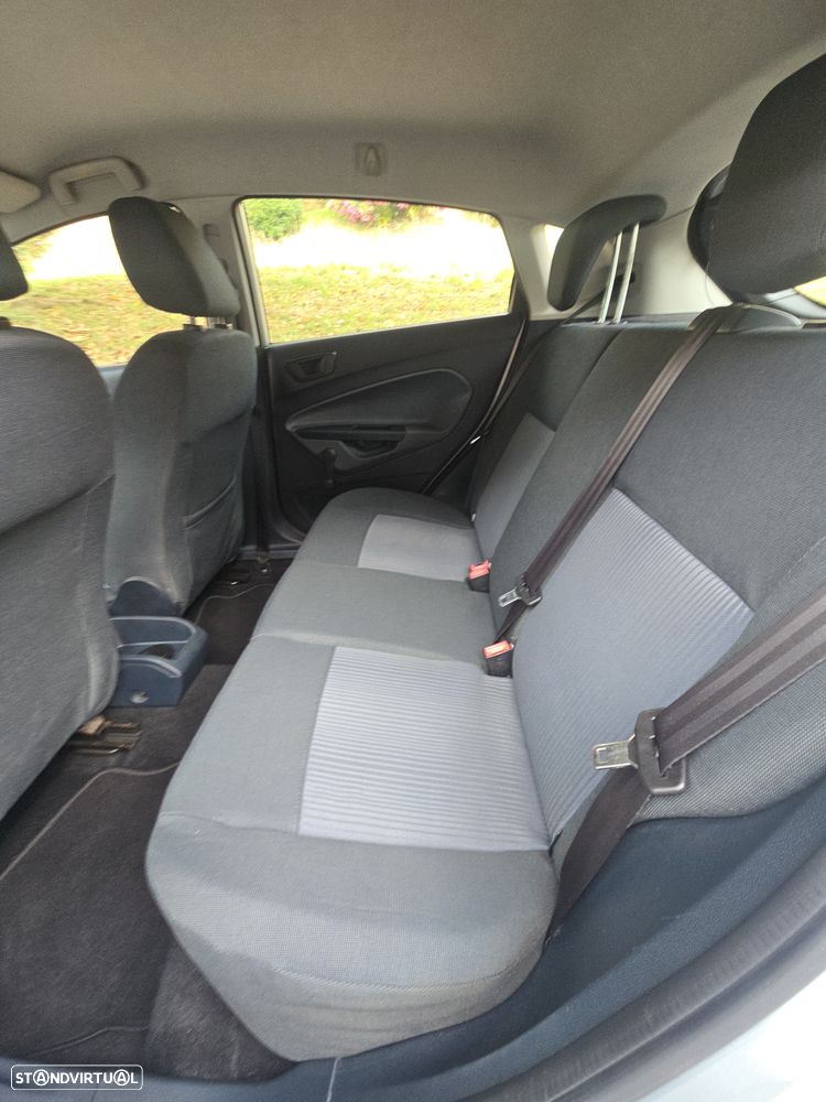 Ford Fiesta - 25