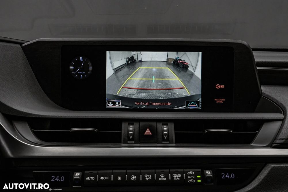 Lexus Seria ES 300h 2.5 TNGA HV 25H- 4X2 CVT Executive - 21