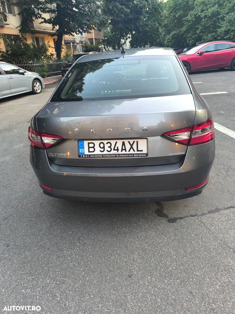 Skoda Superb 2.0 TDI DSG Ambition - 1