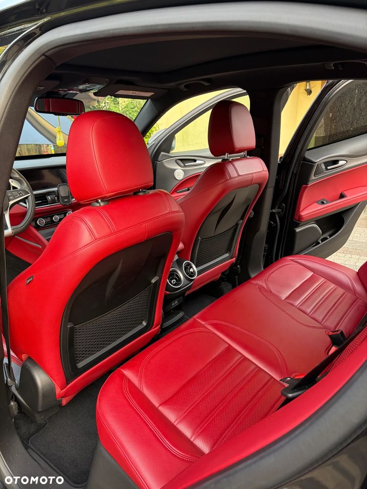 Alfa Romeo Stelvio 2.0 Turbo 16V AT8-Q4 Ti - 10
