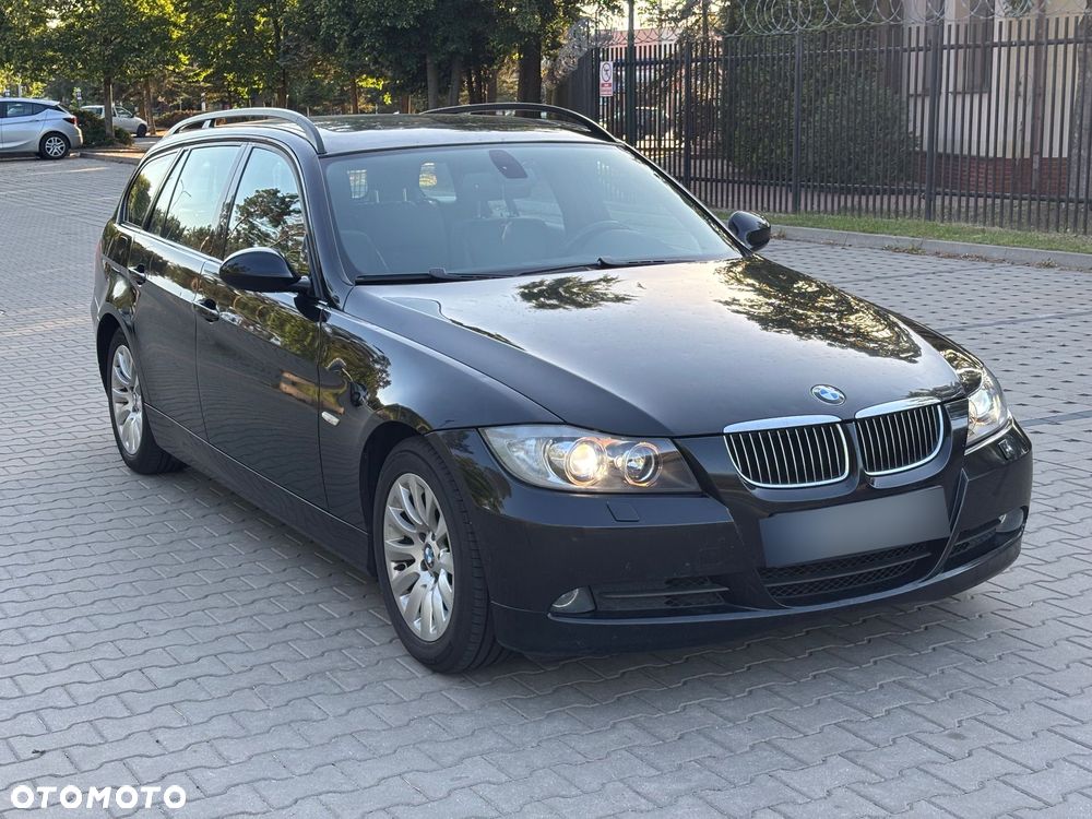 BMW Seria 3 325i - 1