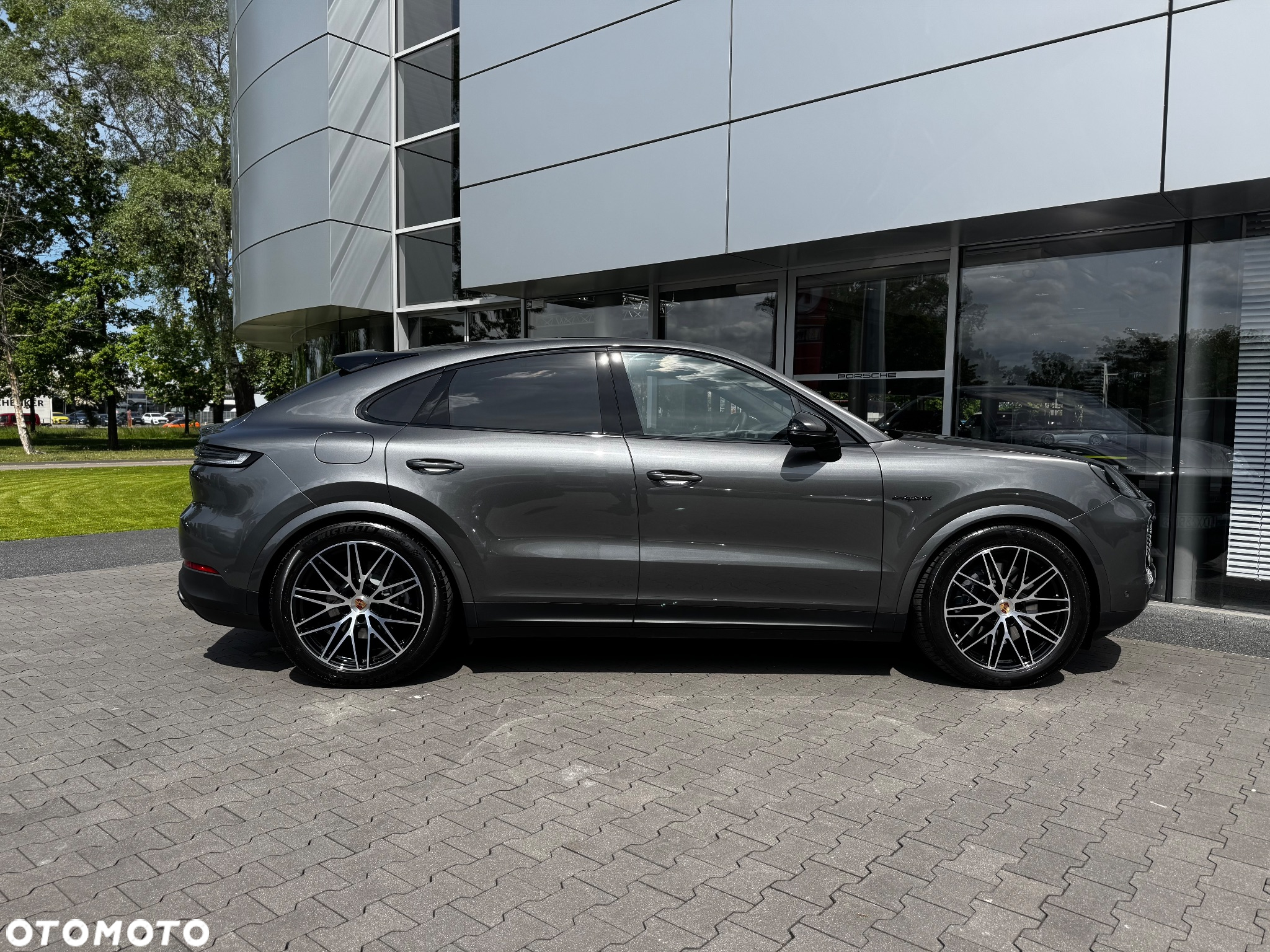 Porsche Cayenne Coupe E-Hybrid PHEV - 3