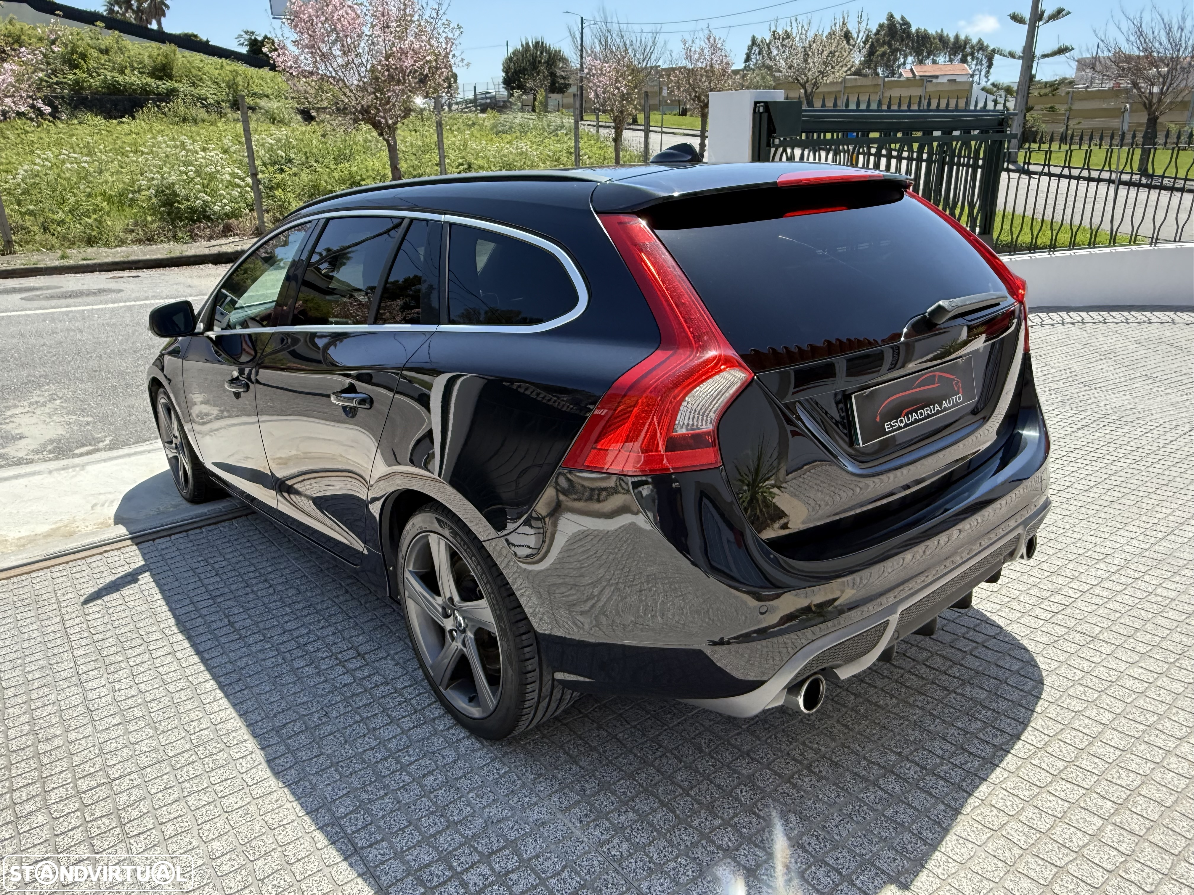 Volvo V60 1.6 D2 R-Design - 6