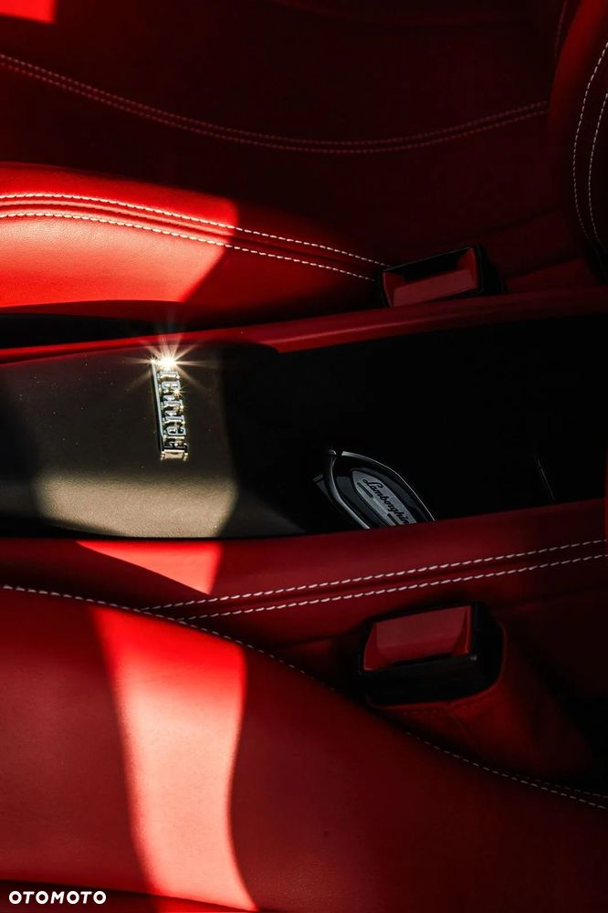 Ferrari F8 Tributo - 12