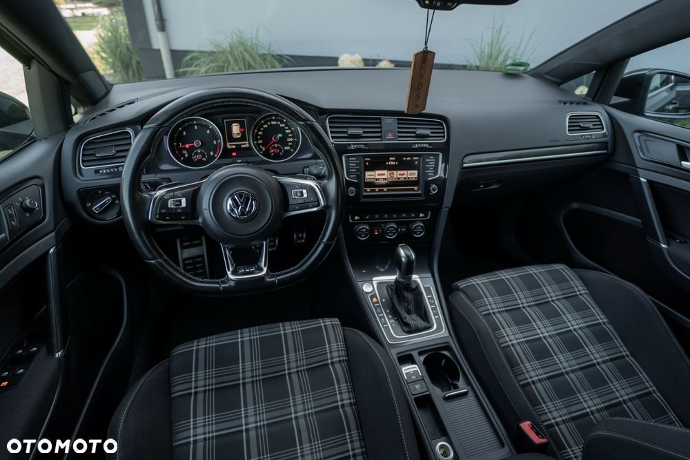 Volkswagen Golf - 21