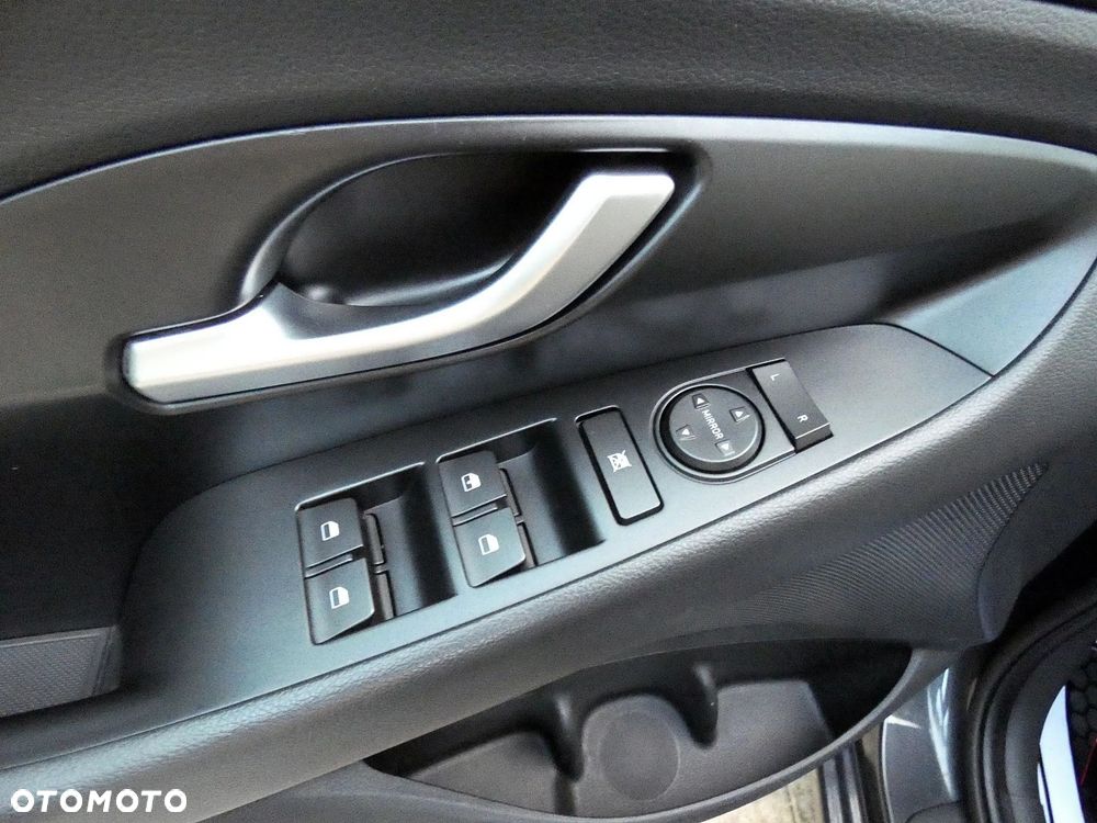 Hyundai i30 1.5 DPI Comfort - 35