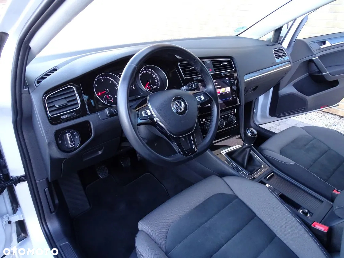Volkswagen Golf - 19