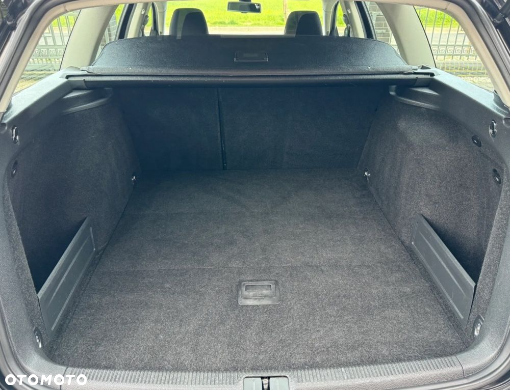 Volkswagen Passat - 25