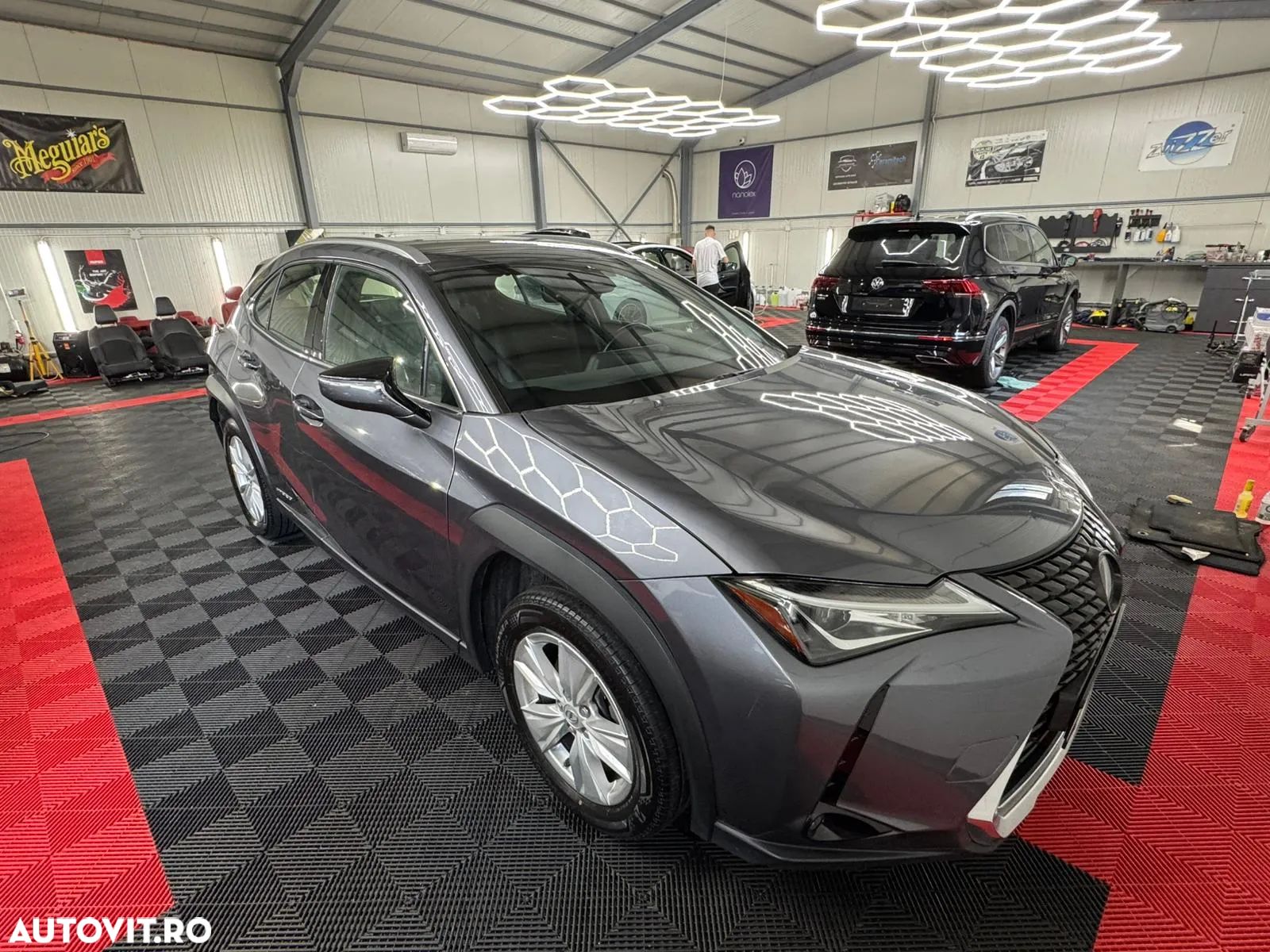 Lexus UX 250h 2.0L HEV 20H- (178 HP) 4X2 CVT Business - 1