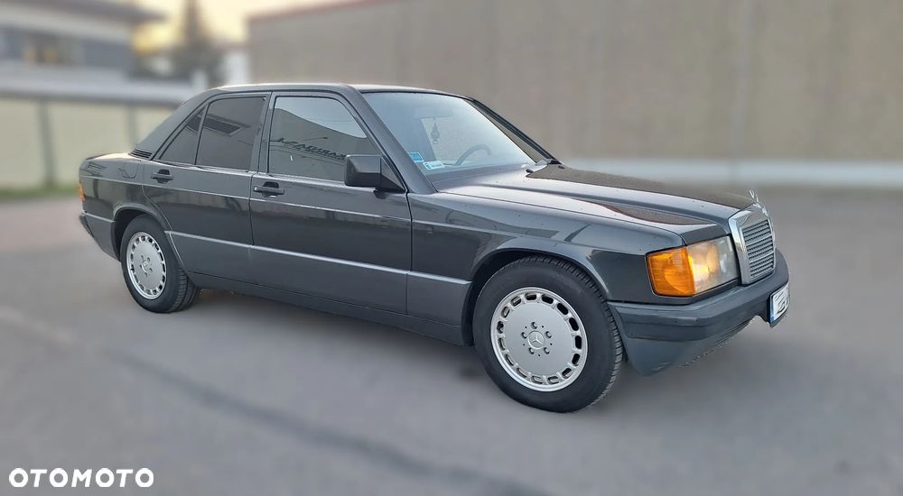 Mercedes-Benz W201 (190) - 1