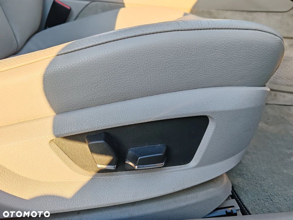 BMW Seria 5 520d Luxury Line - 33