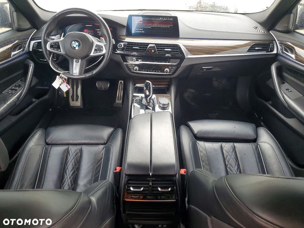 BMW Seria 5 M550i xDrive sport - 8