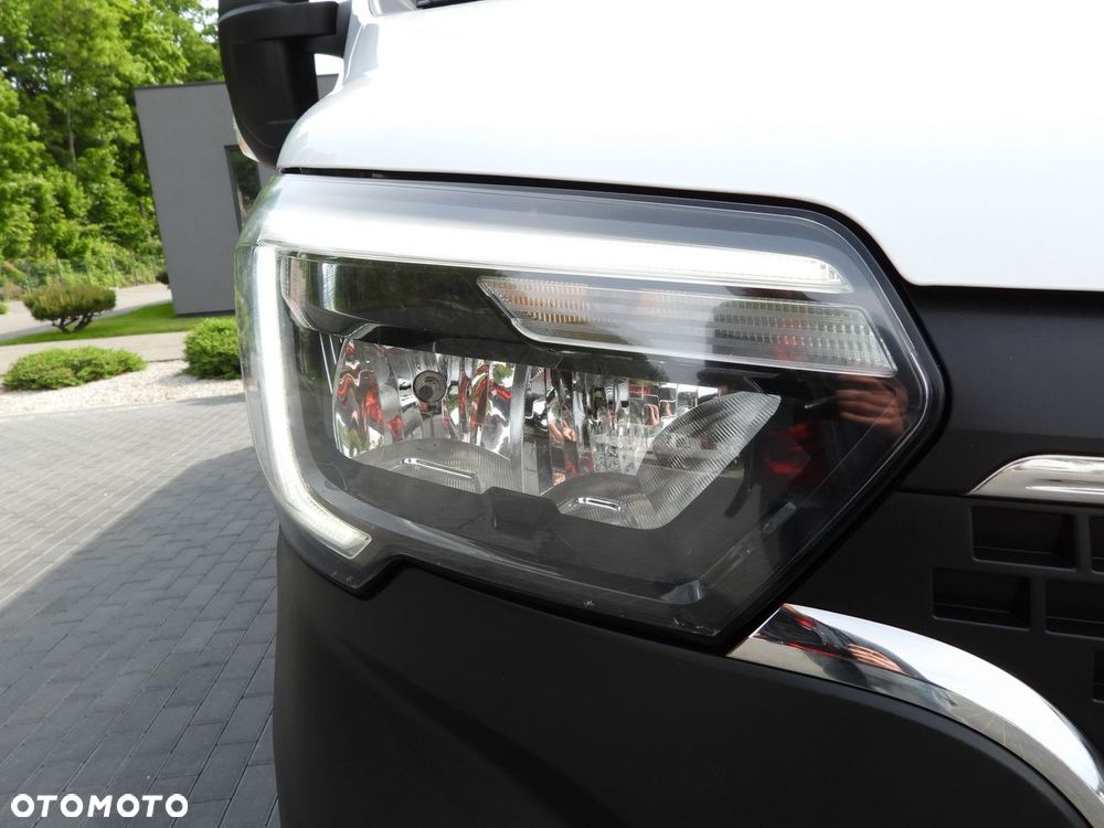 Renault MASTER  FURGON BRYGADÓWKA  7 MIEJSC TEMPOMAT NAWIGACJA LEDY KLIMATYZACJA  140KM - 19