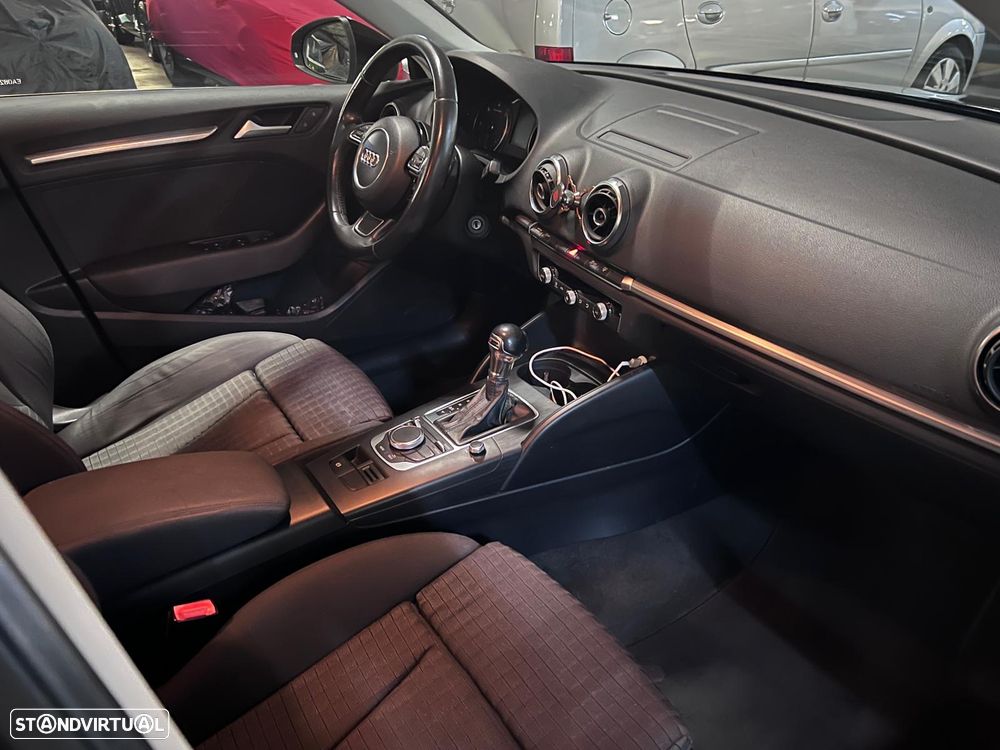 Audi A3 Sportback 2.0 TDI S tronic - 5