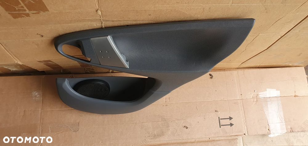 Tapicerka boczek prawy tył tylna prawa Toyota Aygo 67613-0H010 - 2