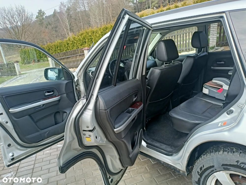 Suzuki Grand Vitara 2.0 De luxe - 8