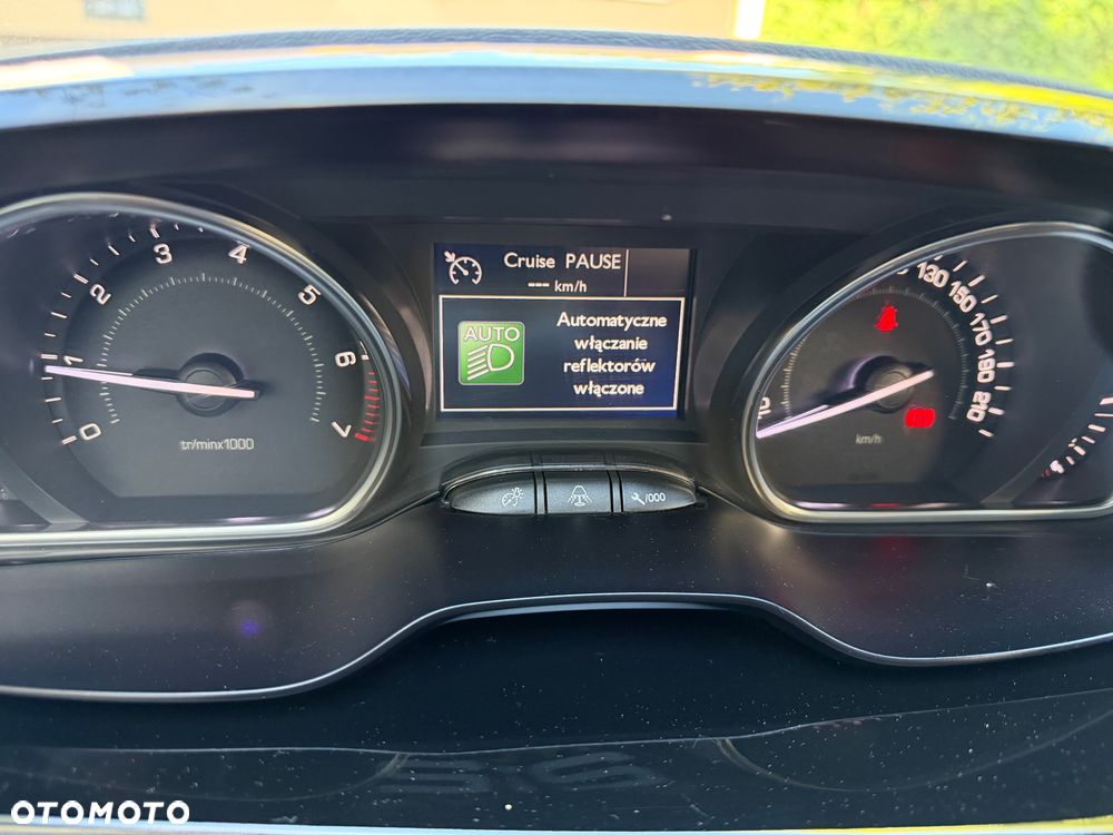 Peugeot 2008 120 VTI Allure - 12